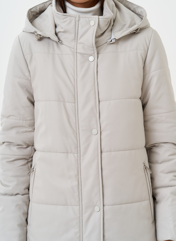 Светлый пуховик из эко кожи 