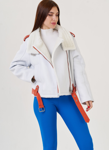 Женская дубленка белого цвета