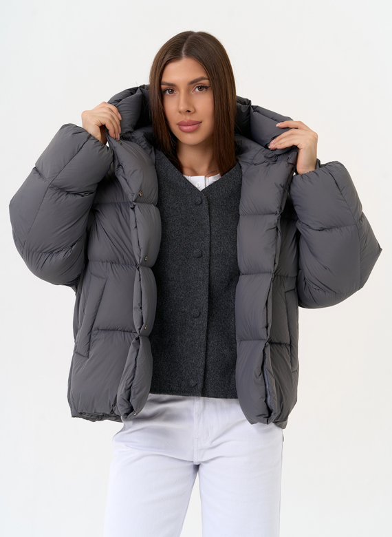 Короткий пуховик с трикотажной манишкой