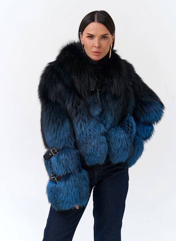 Шуба из меха чернобурой лисы с декоративными ремешками