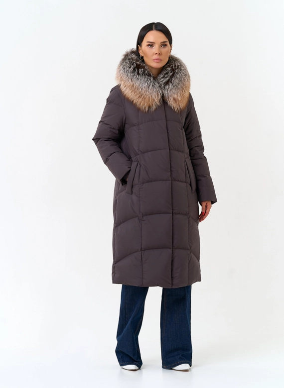 Женский пуховик с мехом блюфрост на капюшоне фото