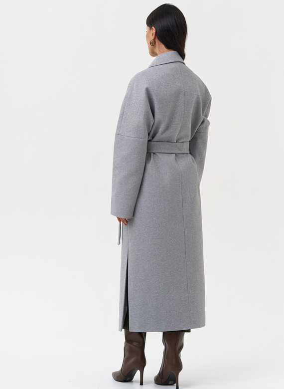Женское пальто с английским воротником