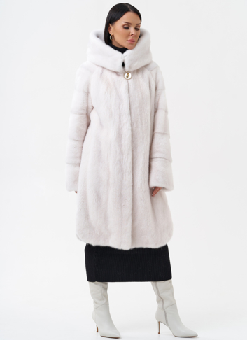 Светлая шуба из норки с капюшоном