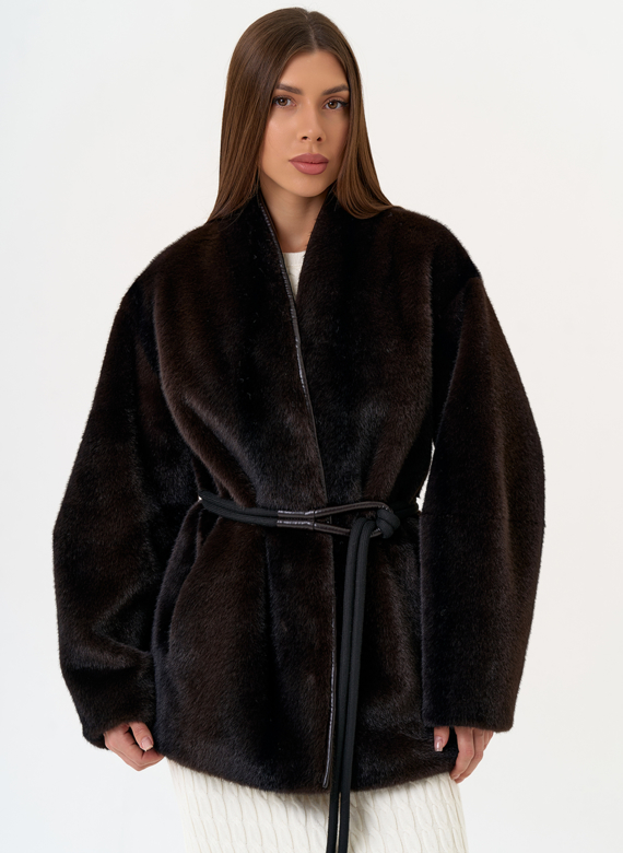Женская шуба из эко меха коричневого цвета