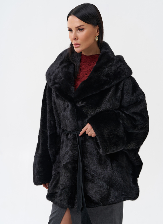 Шуба с капюшоном и норки