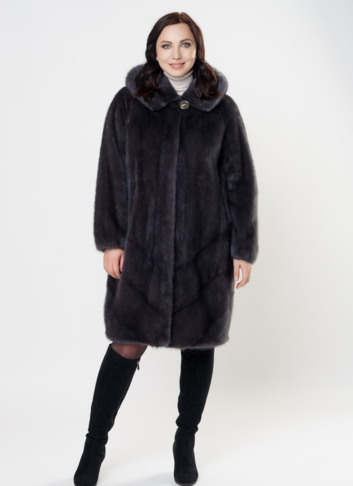 Женская шуба в сером цвете