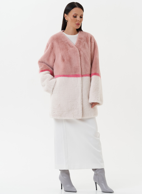 Женская шуба из эко меха в светлом оттенке