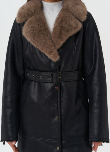 Длинная дубленка из эко кожи с английским воротником