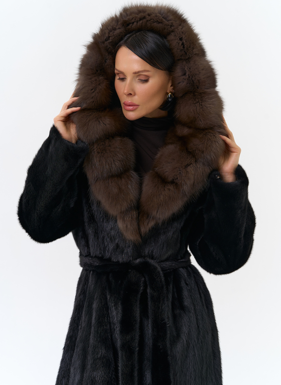 Шуба из норки с капюшоном 