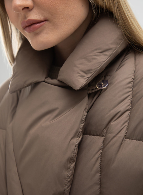 Женский пуховик с английским воротником