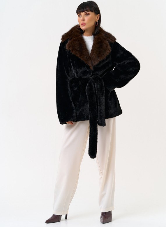 Женская шуба из эко меха с английским воротником