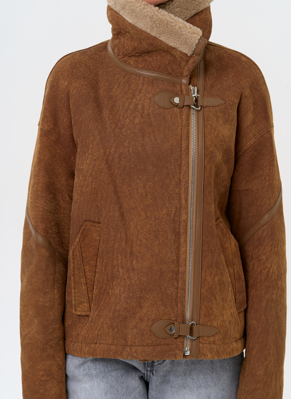 Короткая дубленка с воротником