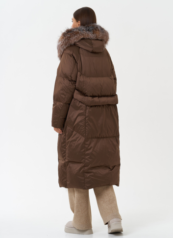 Женский пуховик с отделкой из меха лисы