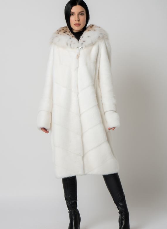 Белая шуба из норки с рысью