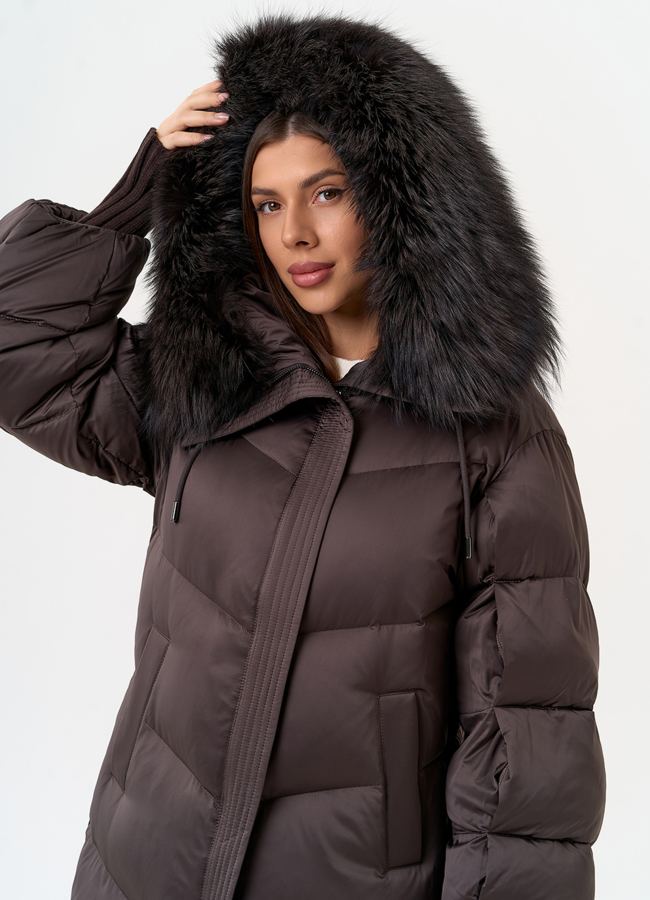Женский пуховик с капюшоном из меха чернобурки модель № 31443 универмаг малина