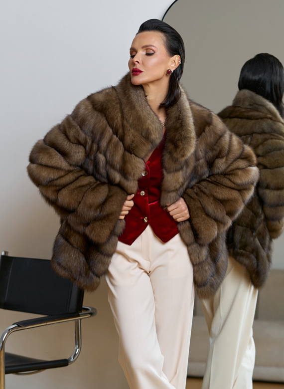 Женская шуба из соболя с воротником стойкой