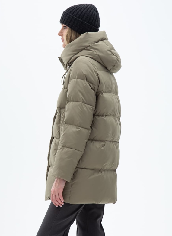 Женский пуховик с капюшоном