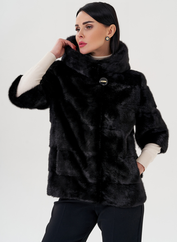 Шуба из норки с капюшоном черного цвета