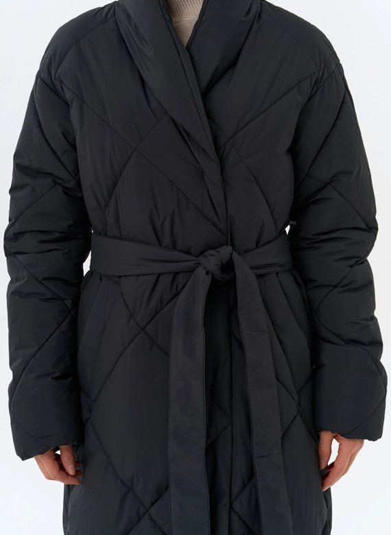 Женский пуховик с воротником шаль