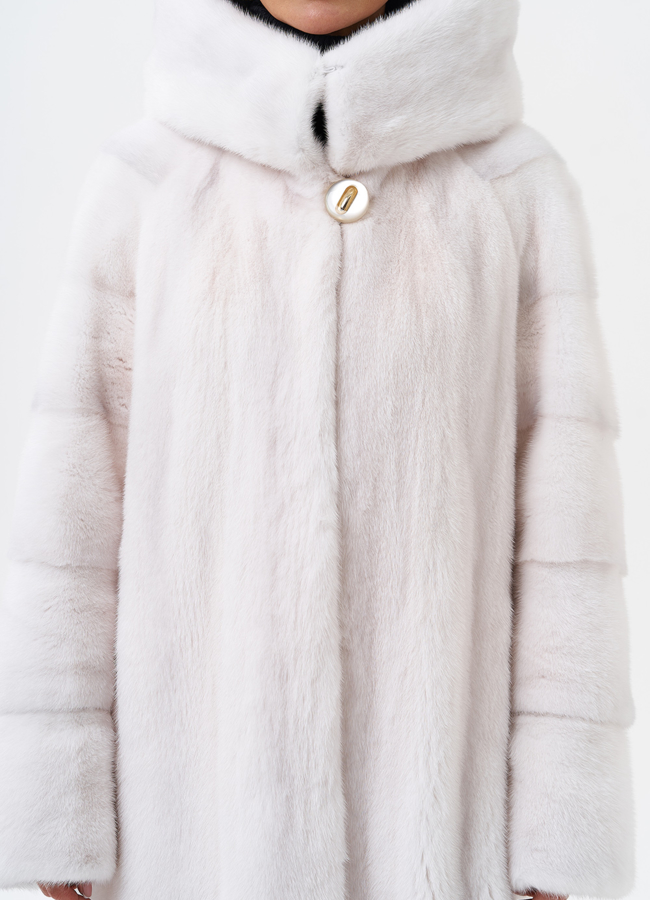 Светлая шуба из норки с капюшоном модель № 29168 в кредит