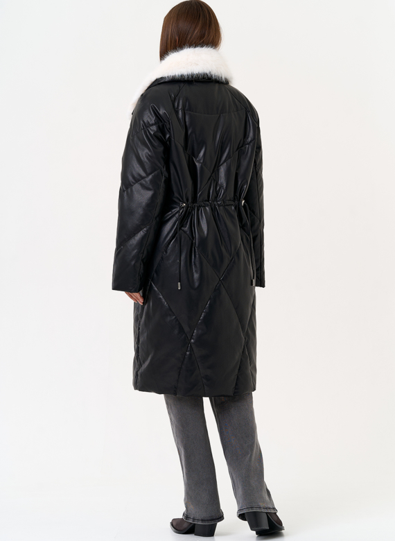 Женский пуховик из эко кожи с отделкой из эко меха