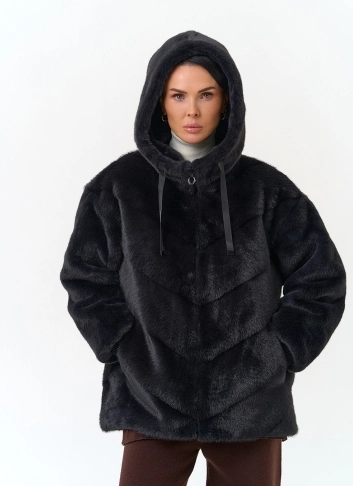 Куртка из эко меха с капюшоном фото