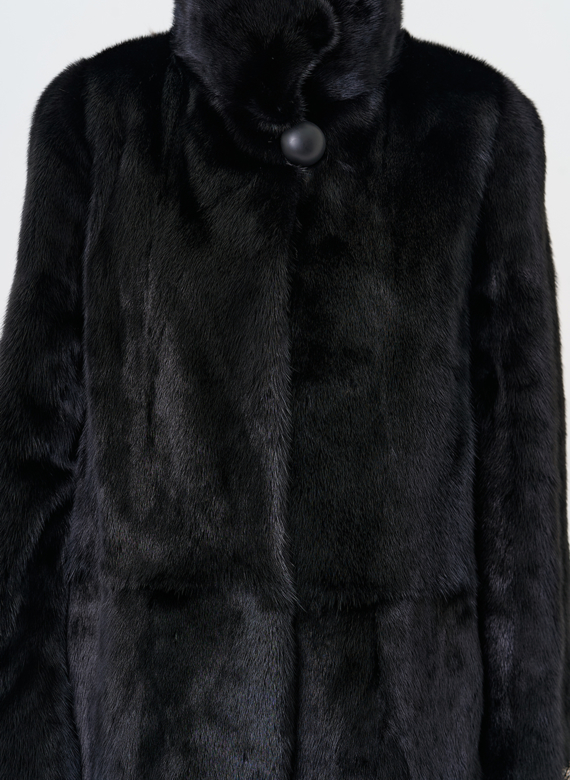 Длинная шуба с воротником стойкой