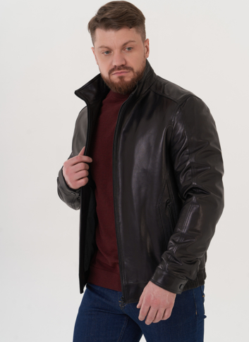 Мужская кожаная куртка черного цвета
