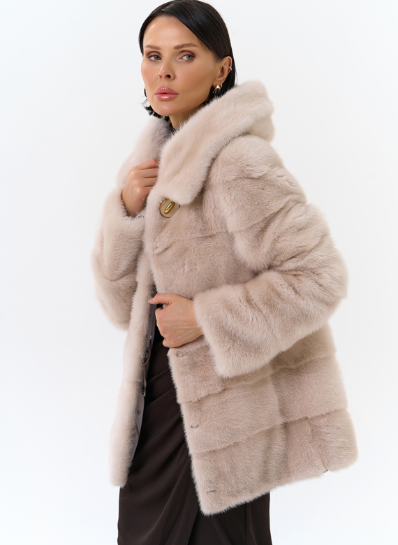 Шуба бежевого цвета из меха норки