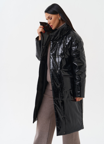 Женский пуховик из эко кожи с капюшоном