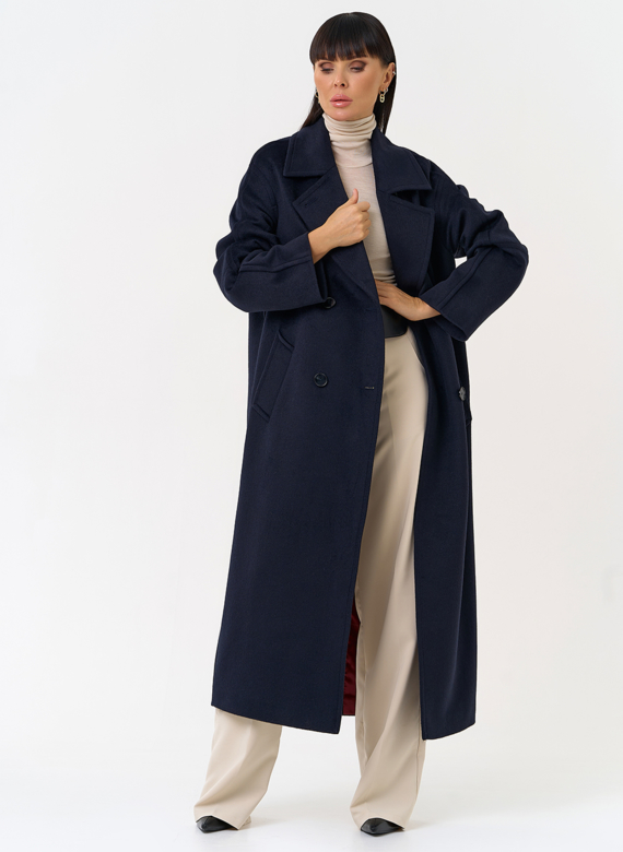 Женское пальто синего цвета с поясом