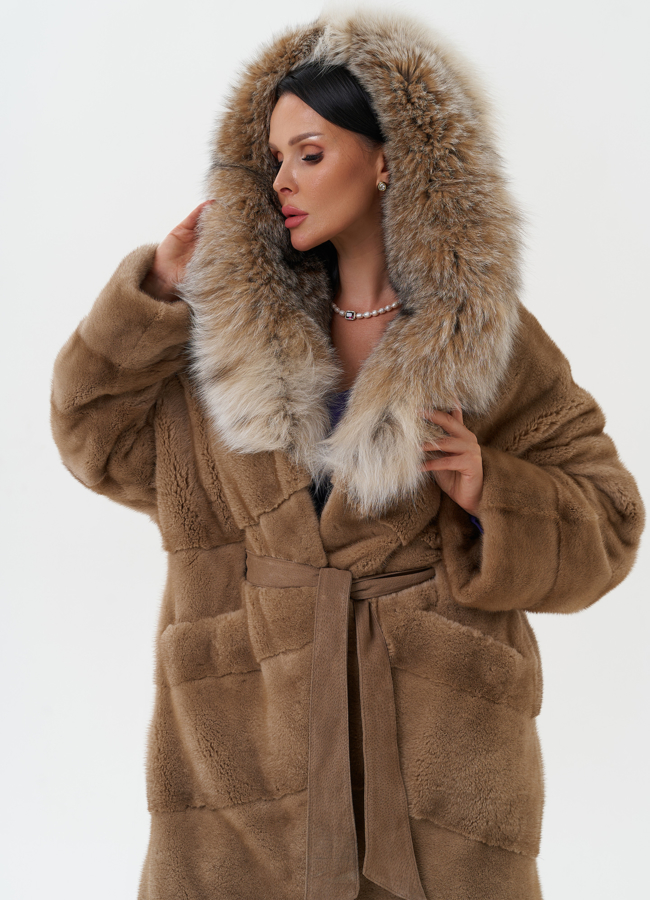 Длинная шуба из норки с капюшоном из рыси модель № 27844 меха малина