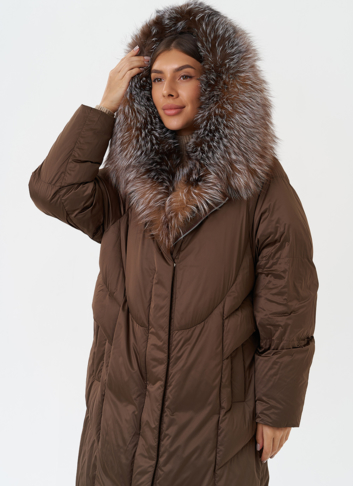 Женский пуховик с отделкой из меха лисы