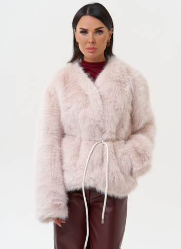 Куртка из эко меха персикового цвета