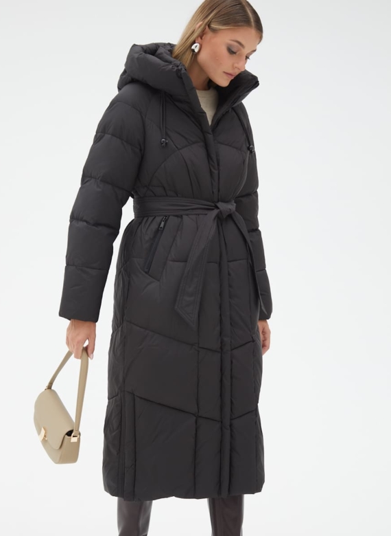 Женский пуховик с капюшоном и поясом