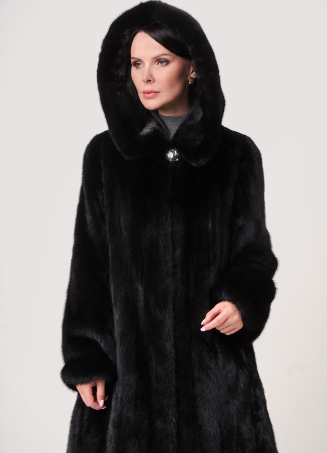 Шуба черного цвета  модель № 26158 в кредит