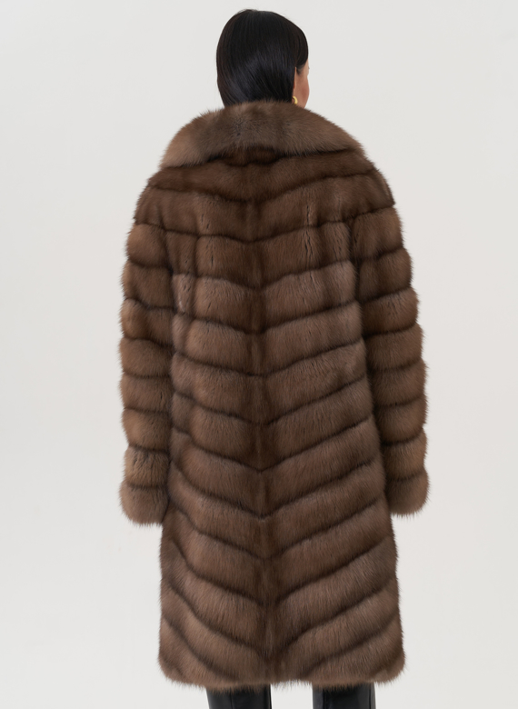 Шуба из куницы с английским воротником 