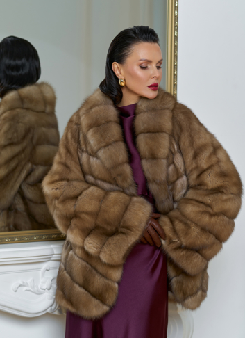 Женская шуба из куницы с воротником шаль