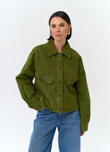 Женская куртка из натуральной замши зеленого цвета