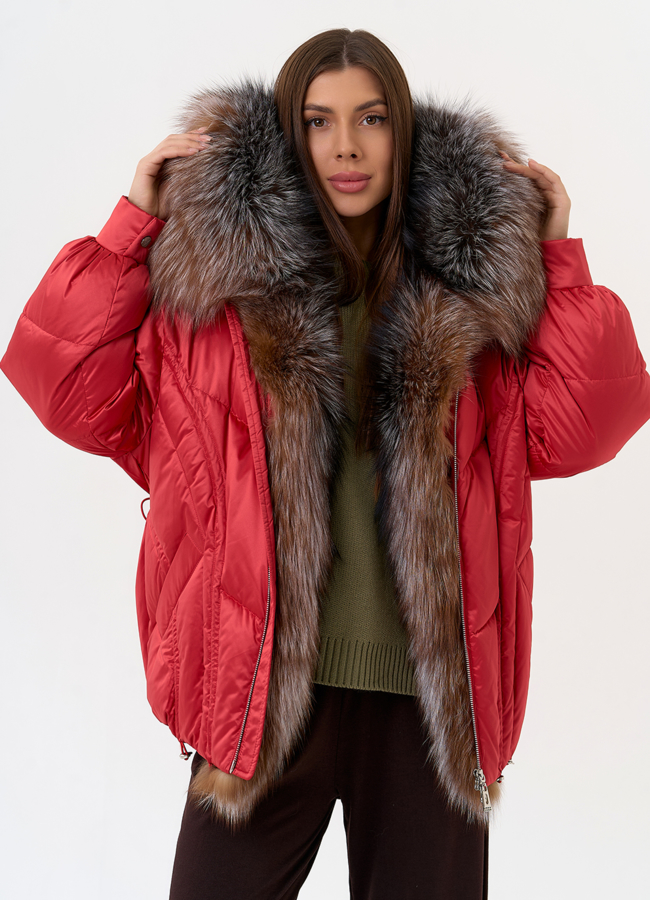 Женский пуховик с отделкой из меха блюфрост модель № 31445 меха малина