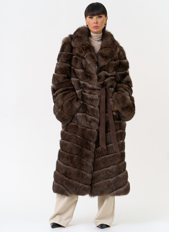 Длинная шуба из меха песца с английским воротником