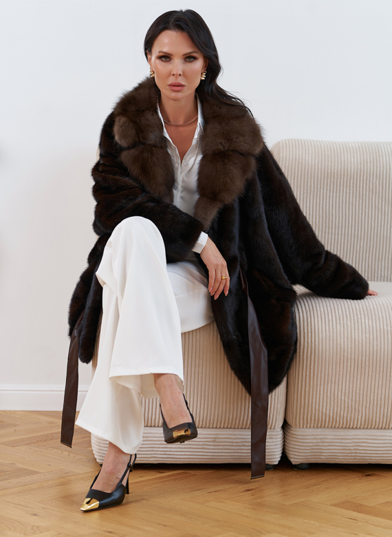 Женская шуба из меха норки с воротником из меха куницы