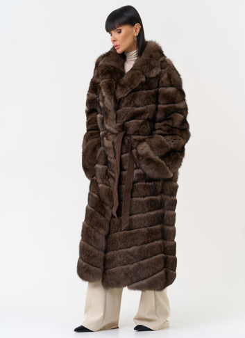 Длинная шуба из меха песца с английским воротником