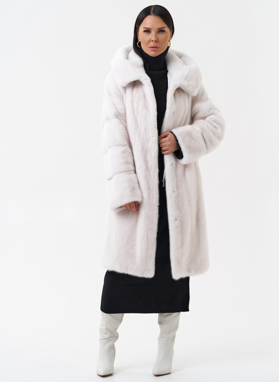 Светлая шуба из норки с капюшоном