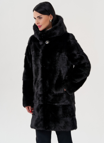 Шуба из норки с капюшоном черного цвета