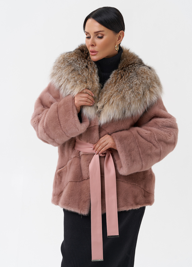 Короткая шуба из норки с капюшоном из рыси модель № 29264 меха малина