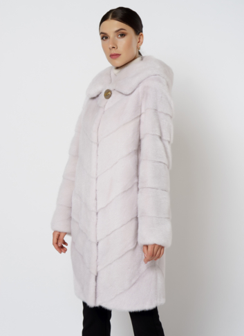 Светлая норковая шуба с капюшоном