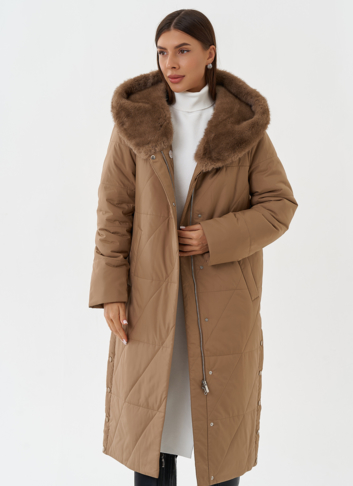 Пуховик с капюшоном из эко меха