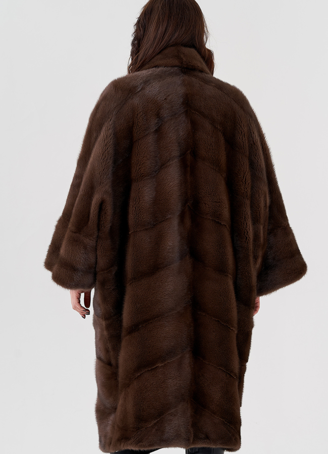 Шуба оверсайз с английским воротником модель № 23973 в кредит