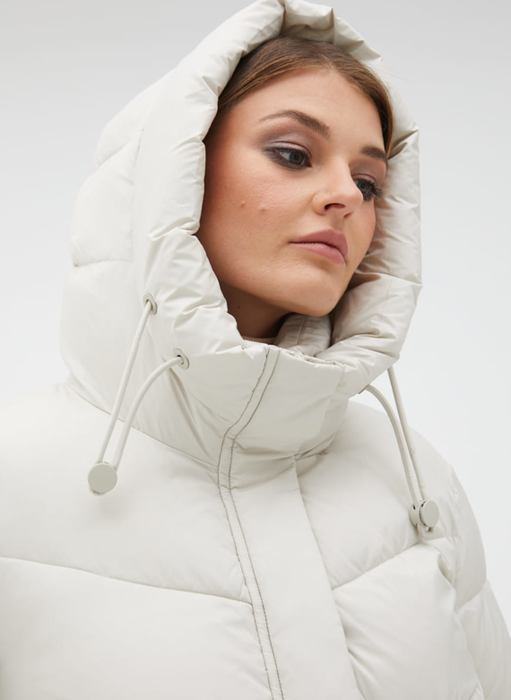 Пуховик женский с капюшоном 